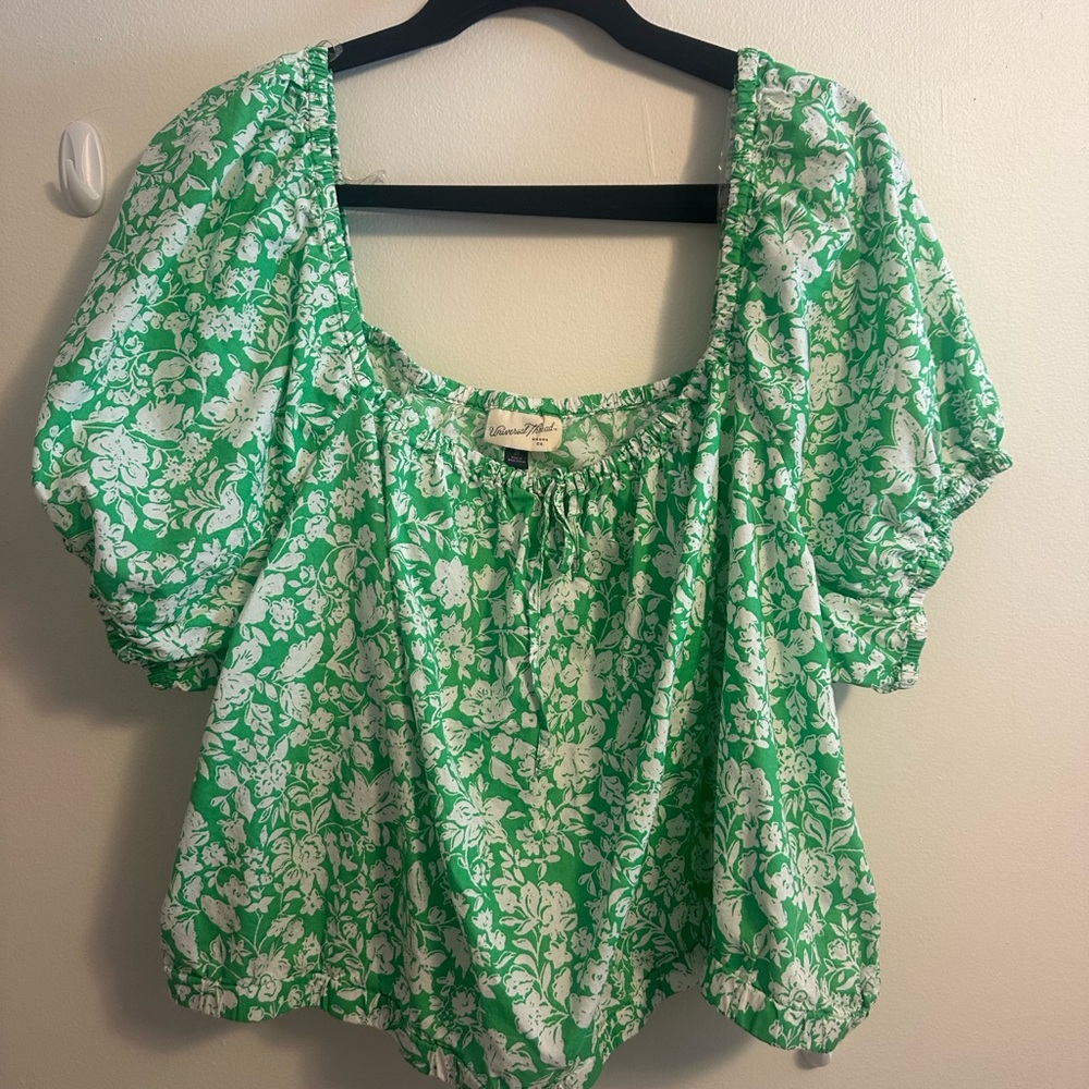 Green floral crop top with cute short sleeves-2x
